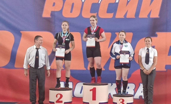 Новгородские пауэрлифтеры завоевали пять наград первенства России