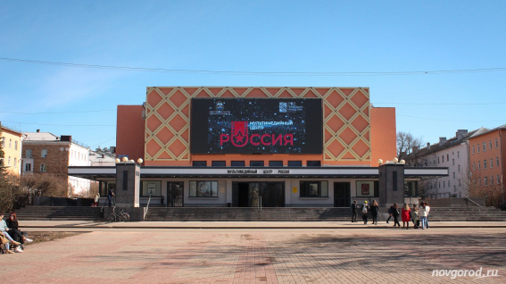 На фасаде ММЦ «Россия» будет работать уличный кинотеатр