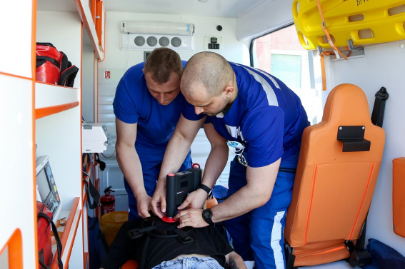 На Новгородскую станцию скорой медицинской помощи поступило новое оборудование для реанимации