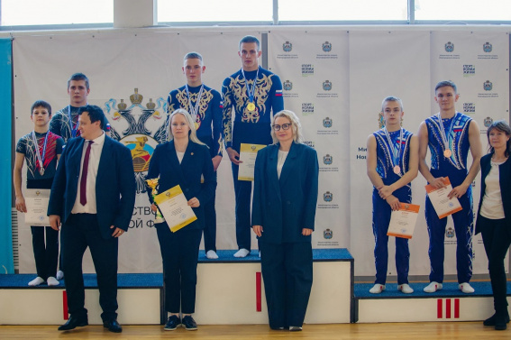 Новгородские акробаты выиграли домашний чемпионат России