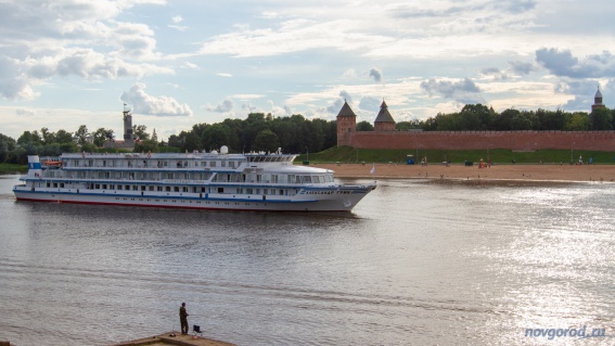 Около 100 туристов побывали в Великом Новгороде на теплоходе «Александр Грин»