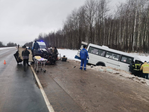 На трассе в Шимском районе произошло ДТП с участием пассажирского автобуса. Есть погибший и пострадавшие