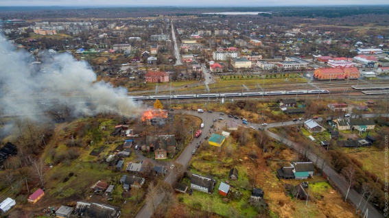 Следственный комитет возбудил уголовное дело по факту гибели пенсионерки на пожаре в Окуловке