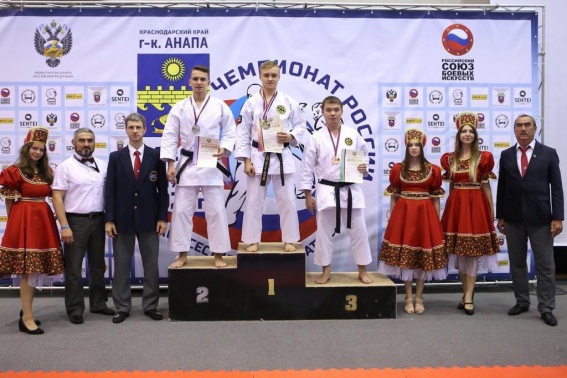 Новгородцы завоевали две золотые медали на чемпионате России по всестилевому каратэ