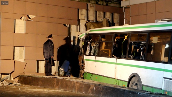 Следственное управление УМВД России по Новгородской области возбудило уголовное дело по факту ДТП с автобусом