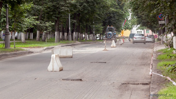 По «горячей линии» мэрии Великого Новгорода на качество гарантийных дорог пожаловался только один человек