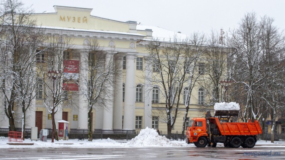 Прокуратура выяснила, что в Великом Новгороде несвоевременно убирают дороги от снега и льда