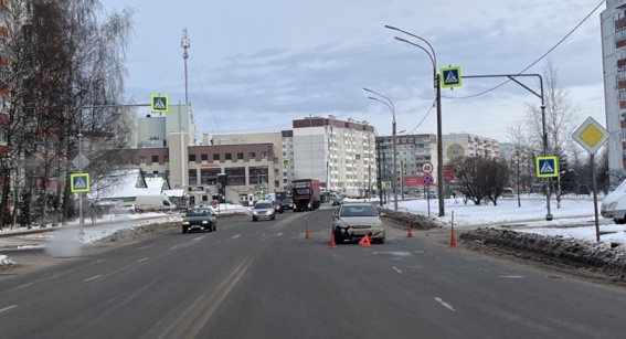 В Великом Новгороде на пешеходном переходе сбили женщину