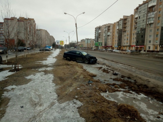 На ул. Псковская водитель Skoda протаранил шесть автомобилей