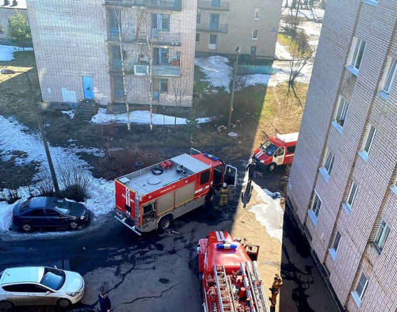 На пожаре в Великом Новгороде эвакуировали 13 человек