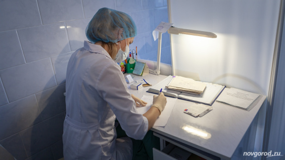 В Новгородской области часть медицинских работников получит региональные выплаты за работу с коронавирусом