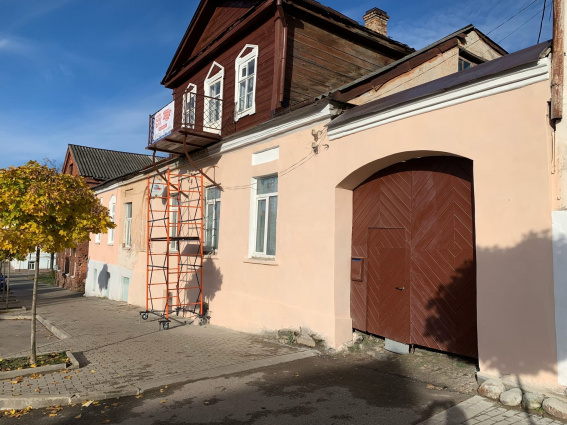 Зданию на Коммунарной улице в Боровичах вернули исторический облик