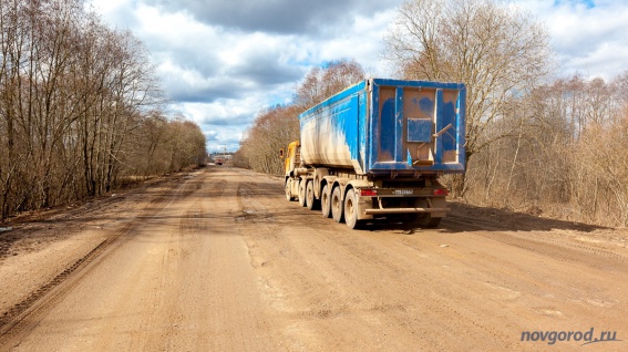 В Великом Новгороде временно ограничат движение для грузовиков из-за весенней распутицы