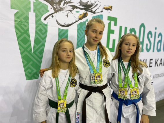 Три сестры из Великого Новгорода завоевали пять медалей на «Кубке Евразии» по всестилевому каратэ