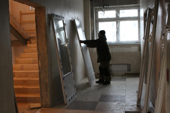 В детском саду на ул. Вересова на первом этаже подготовили стены под покраску
