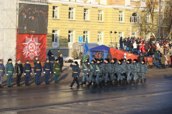 В Великом Новгороде прошёл парад в честь 80-летия освобождения от немецко-фашистских захватчиков