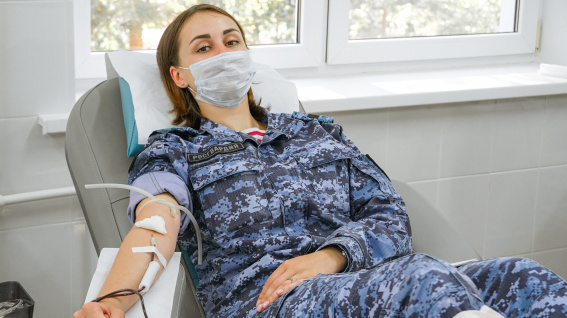 Более четырёх литров донорской крови сдали новгородские росгвардейцы
