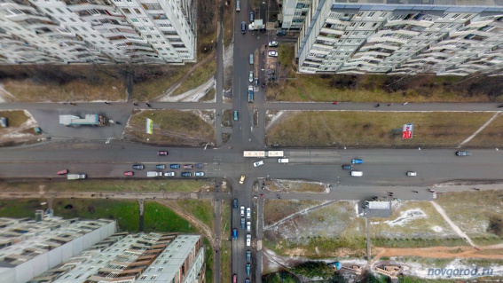 Перекрёсток улиц Кочетова и Зелинского в Западном районе. 