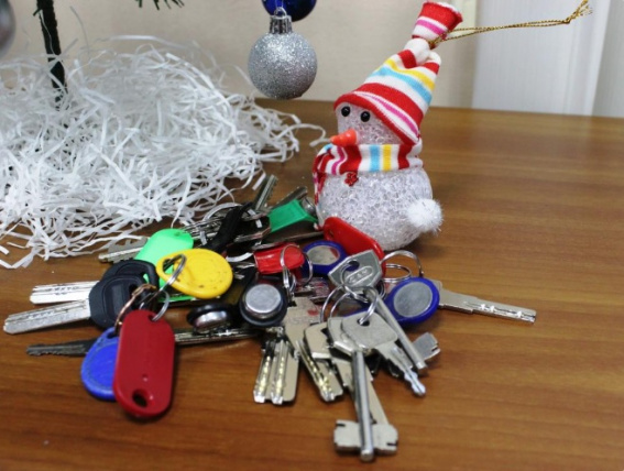 В Великом Новгороде четверо детей-сирот получили ключи от квартир