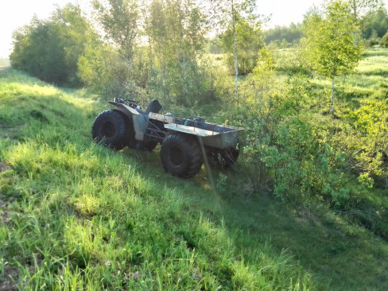 В Волотовском округе опрокинулся болотоход, водитель погиб
