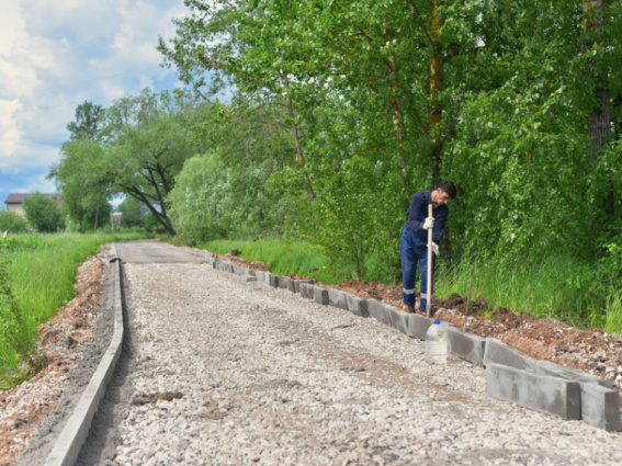 На улице Нехинской в Великом Новгороде началось благоустройство тротуара