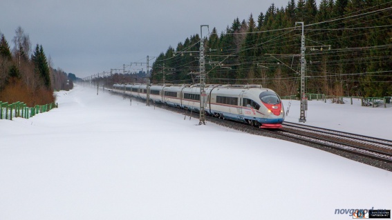 Поезд №774 Москва — Санкт-Петербург проследует по перегону Боровёнка — Торбино на скорости 250 км/ч. 31 марта 2018 года. 