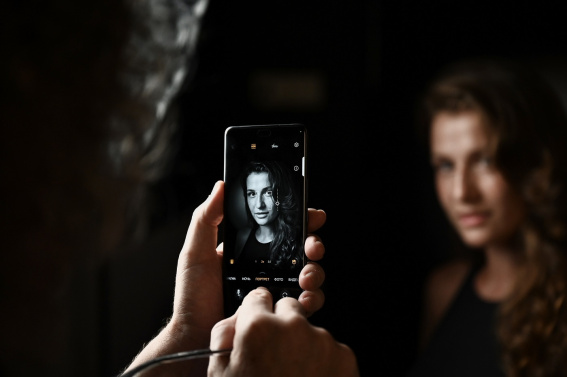 В Великом Новгороде МТС открыла предзаказ на смартфоны для съемки портретов профессионального качества