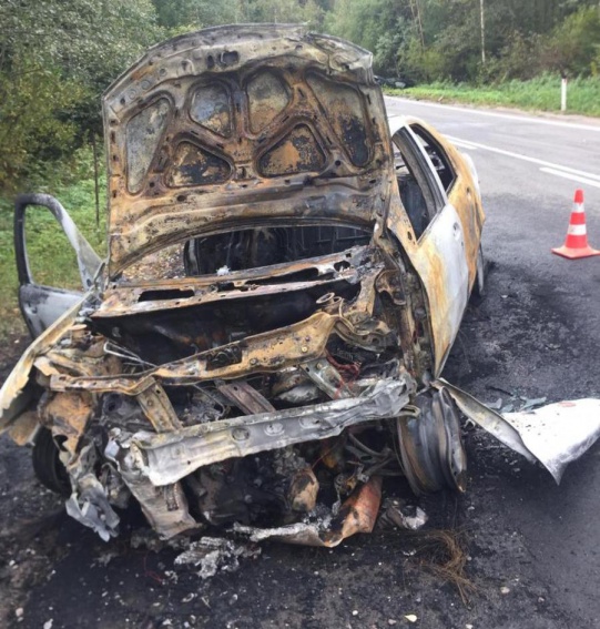 В Новгородском районе Fiat врезался в Land Rover, а потом загорелся