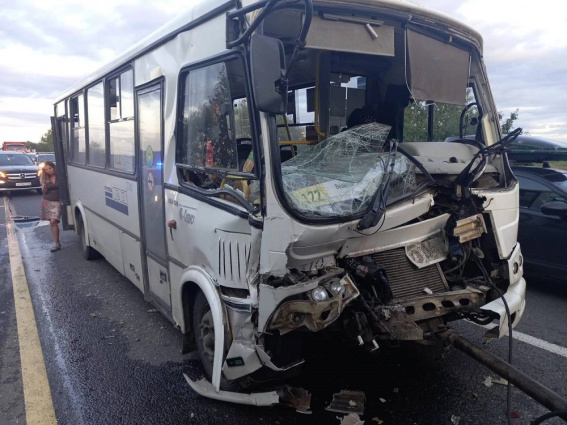 Две пассажирки автобуса и водитель автомобиля пострадали в ДТП под Великим Новгородом