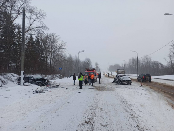 За минувшие сутки 12 человек пострадало в ДТП на дорогах Новгородской области