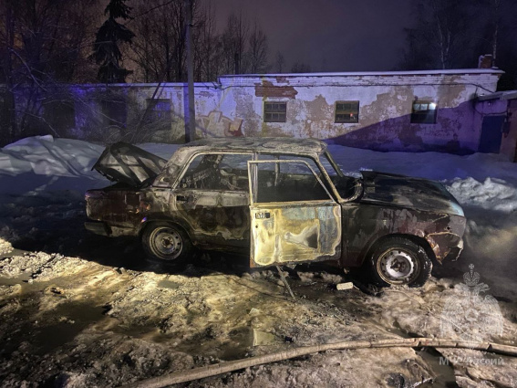 В Кречевицах два человека пострадали на пожаре в автомобиле