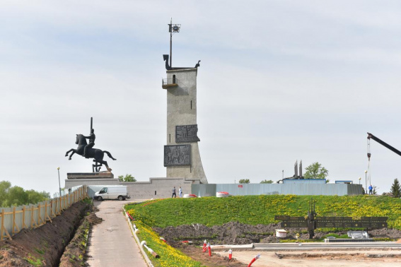 В Великом Новгороде монумент Победы готовят к покраске