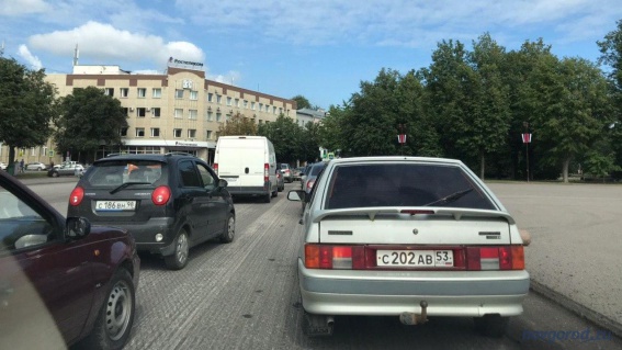 Из-за ремонта в центре Новгорода образовались пробки