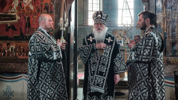Митрополит Лев совершил первую в этом году литургию Преждеосвященных Даров