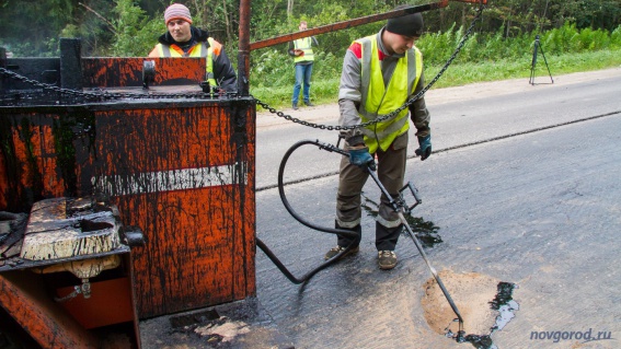 В Новгородской области возбудили уголовные дела из-за ремонтов дорог