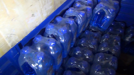 В Новгородской области полицейские изъяли почти 20 тонн ядовитой «омывайки»