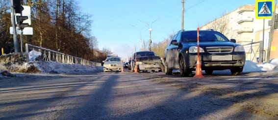 В Великом Новгороде нетрезвый водитель спровоцировал ДТП