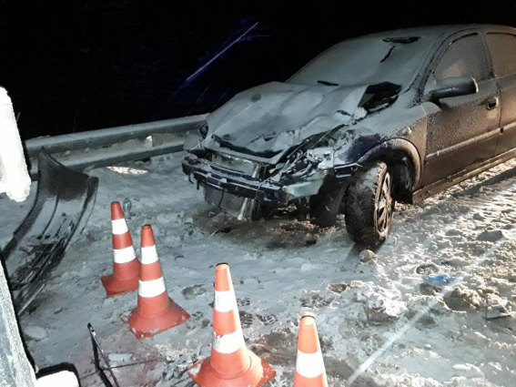 На трассе М-10 в Крестецком автомобиль сбил пешехода
