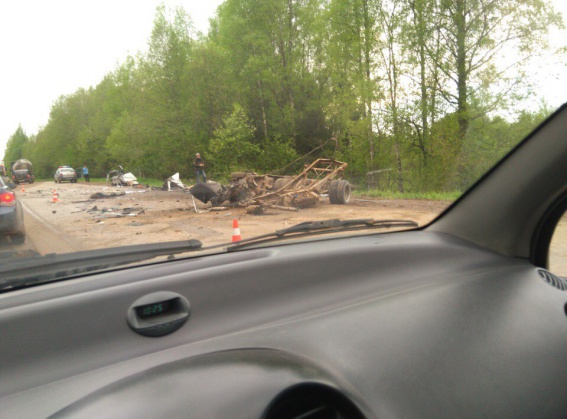 В Новгородской области Газель разорвало на части после столкновения с самосвалом, один человек погиб