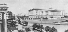 Площадь Победы и здание Дома Советов