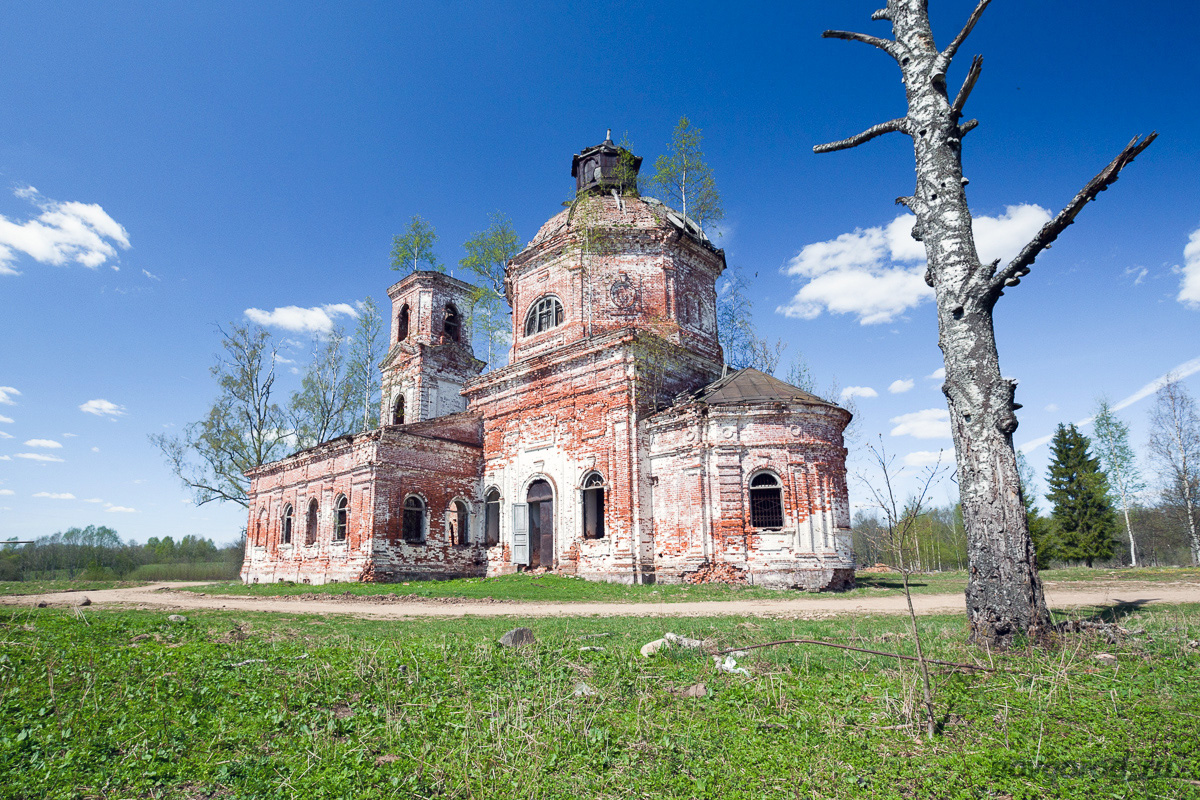 Десятипятницкая церковь святой великомученицы Параскевы в деревне Серафимовка.